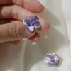 Pendientes de flor en degradado rosa y morado, súper etéreos, sencillos y elegantes, con un toque fresco y elegante, compactos, favorecedores y de alto valor estético, pendientes de botón