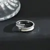 Anel de Zircônia Micro-Pavimentado de Luxo Acessível Europeu e Americano Design de Nicho Feminino Anel Exquisito Aberto para Dedo Indicador Tendência de Moda