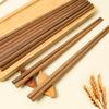 Palillos de madera de ala de pollo para el hogar, palillos de madera maciza, antideslizantes, venta al por mayor, sándalo rojo, sin pintar, vajilla de moda nacional grabada, 10 pares