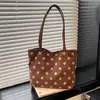 Novedad Otoño 2026 Bolso Tote de Gran Capacidad Estilo Simple de un Solo Hombro Moda Diseño de Lunares Nicho para Viajes Diarios