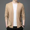 Cardigan Casual Sem Costura Novo para Primavera e Outono 2025 para Homens, Cor Sólida, Suéter de Tricô Moderno e Respirável para Homens Jovens e de Meia-Idade
