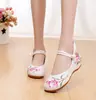 Velho Pequim Verão Novo Salto Baixo Sola de Borracha Sapatos de Pano Bordados Antigos Femininos Sapatos Hanfu Sapatos Étnicos para Dança de Salão Sapatos Femininos