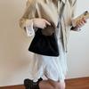 Bolso Cubo Retro de Gran Capacidad para Debajo de la Axila para Mujer 2025 Nuevo Bolso de Mano Simple Bolso Cruzado de Moda y Elegante Bolso Grande para Viaje