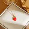 2024 Nuevo Collar Rojo Exquisito Pequeño Fresco Cereza Fresa Chile Cadena de Clavícula Lujo Accesible Versátil Elegante Moda