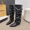 Botas de punta fruncidas apiladas para mujer 2026 otoño/invierno nueva llegada hebilla de cinturón pantorrilla ancha botas largas tacón bajo tacón grueso botas de equitación
