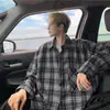 Moda Outono Masculina Estilo Americano Camisa Xadrez Preto e Branco Solta Confortável para Adolescentes, Camisa Estilosa e Versátil Estilo Hong Kong