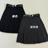Item quente do Xiaohongshu~ Saia midi plissada estilo preppy outono/inverno em mistura de lã cinza escuro para mulheres, cintura alta, saia evasê que afina