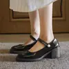 Zapatos Mary Jane negros vintage estilo francés con perlas para mujer, nuevo modelo otoño 2026, versátiles con faldas, zapatos pequeños de piel con cierre de velcro