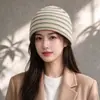 Otoño/Invierno 2026 Bloque de Color Rayas Versátil Personalidad Tejido Holgado Gorro Moda Japonesa Conjunto Pareja Estilo Callejero Gorro de Punto