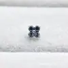 Aretes de titanio aleación ASTMF-136 de 3 mm con forma de pétalo de trébol de cuatro hojas G23 titanio rosca interna aretes de labio cabeza de joyería