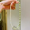 Collar de Cadena para Clavícula con Diseño de Perla de Agua Dulce Natural y Peridoto de Alta Calidad