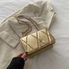 Bolsa quadrada pequena com corrente bordada 2024 nova bolsa transversal elegante e simples, cor sólida, retrô, elegante, bolsa de ombro feminina