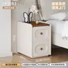 Mesita de Noche Extremadamente Estrecha con un Diseño Único, Estilo Crema, para Dormitorio del Hogar, Modelo Nuevo 2026, Pequeño Gabinete de Noche Vintage de Madera Maciza