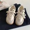 Sapatos masculinos simples e modernos estilo coreano, sapatos de casal de cano baixo, tênis brancos respiráveis de malha para o verão, sapatos casuais de skate