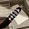 Anillo Abierto de Encaje Redondo Zirconia Super Brillante Diseño de Moda Índice Anillo de Dedo Lujo Ligero Sensación de Alta Gama Joyería para Mano Mujer