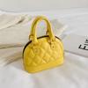 Bolsa Infantil Estilo Coreano 2025 Outono e Inverno Nova Bolsa de Ombro Bolsa Mini Shell Acolchoada Fofa Bolsa Acessórios Diagonal da Moda