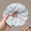 Scrunchie Amarelo Grande com uma Vibe Feminina, Flor de Cabelo em Malha Bolha, Prendedor de Cabelo de Alta Qualidade, Acessório de Cabelo para Coque