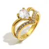 Anel feminino elegante, sofisticado e criativo, com design exclusivo em aço inoxidável banhado a ouro 18K, com toque de luxo acessível, inspirado na moda europeia e americana.