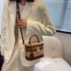 Textura Small Bag Women's 2022 Novo nicho ins Portable Box Bucket Bag All-match Western Style Crossbody Bag