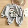 Conjunto de Primavera y Otoño para Niños Sudadera Redonda de Dibujos Animados de Coche 2026 Versión Coreana Pantalones Jogger Sueltos Conjunto de Dos Piezas para Niños