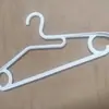 Percha de Moda de Hombros AnchosPercha protectora de cuello, engrosada, percha de plástico para el hogar para ropa y pantalones, de hombros anchos a la moda, antideslizante