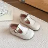 Sapatos Infantis Mary Jane Retro Primavera 2026 Novos Sapatos de Couro para Crianças Pequenas Sapatos de Princesa Sapatilhas para Bebê Menina