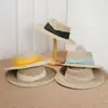 Novo Estilo Chapéu de Palha Estilo Resort Francês para Mulheres, Proteção Solar de Verão, Chapéu de Aba Larga com Topo Plano, Chapéu de Praia para Beira-Mar, Chapéu Trançado