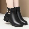 Zapatos acolchados de algodón para madres primerizas de otoño e invierno, botas cortas antideslizantes de tacón grueso con forro polar, botas cálidas para mujeres de mediana edad y mayores, botas de una sola capa de tacón medio para mujer