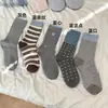 Estilo coreano, fresco y elegante~ ¡Realmente no puedo rechazar este juego de calcetines azul grisáceos! Calcetines grises de otoño e invierno para mujer
