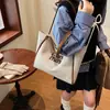 Versión Coreana Ins Letra Bolsa de Tote de Gran Capacidad 2025 Nueva Bolsa de Hombro Casual para Compras Moda Clase Bolso para Viajar