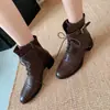 Botas estilo Martin de cuero de alta calidad, versátiles, colección de invierno 2026, con tacón medio grueso, punta redonda, detalle de hebilla y cordones de cuero genuino, botines para mujer