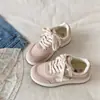 Zapatillas blancas de diseño único, nuevas mocasines estilo campus de suela gruesa para mujer primavera-verano 2026, zapatillas de cachorro moteado