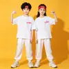 Eu amo conjunto infantil de duas peças da China: Roupa de atividade para aluno do ensino fundamental com calça esportiva listrada de arco-íris e camiseta branca, uniforme de classe moderno