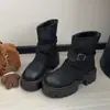 Botines cortos populares de suela gruesa en color marrón para mujer, nuevo modelo otoño 2026, versátiles, que realzan la altura, estilizan, estilo coreano retro, botas tipo Dr. Martens