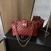 Bolso Grande de Bordado Acolchado para Mujer 2025 Nueva Moda Bolso de Hombro Versátil con Cadena Bolso Tote para Viajes