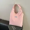 Bolso de Ocio de Nicho para Mujer 2025 Nuevo Bolso de Hombro Rayado de Pana Estudiante Viajero Plegado Bolso Temprano de Ocho Bajo el Brazo