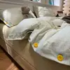 Juego de cuatro piezas minimalista de lujo ligero 100% algodón con botones, sábana y funda de edredón de algodón y lino a cuadros y rayas simples de algodón puro para dormitorio