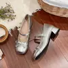 Sapatos de Salto Único Prata Franceses da Moda com Solado Grosso Aumentadores de Altura 2026 Outono/Inverno Novo Estilo Boca Rasa Mary Janes com Saias Salto Alto