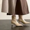 Botas de Cano Curto Femininas de Couro de Vaca Salto Alto Botas Individuais Outono e Inverno Novo Bico Quadrado Zíper nas Costas Estilo Coreano Botas de Cano Curto de Couro Genuíno para Mulheres e Botas de Cano Curto