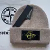 Gorro de Punto de Pelo de Conejo Invierno Moda Europea y Americana Versátil Gorro de Lana Terciopelo Engrosado Cálido Gorro para el Frío Botón Letra Gorro de Punto