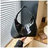 Bolsa Tote com Textura Cruzada 2026 Verão Nova Bolsa de Mão Moda Rebite Bolsa de Ombro Único Grande Capacidade Bolsa de Axila Feminina