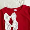 Conjunto Rojo de Otoño para Niña de 26 Piezas con Lazo, Top con Volantes y Pantalones de Mezclilla Bordados con Lazo, Venta al por Mayor