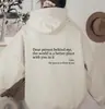 Moletom de Veludo Feminino de Comércio Exterior Liso com Estampa de Letra Bolso Canguru Cordão Capuz Estampado
