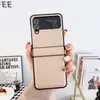 Funda de Cuero Texturizado Morandi de Tres Secciones Adecuada para Samsung Z Flip7/6/3 y Vivo X Flip