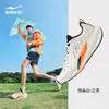 Zapatillas de running Hongxing Erke para hombre, nuevo modelo de verano, zapatillas deportivas transpirables de malla con absorción de impactos, zapatillas de running con suela blanda y rebote