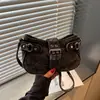 Colección de otoño 2026 transfronteriza: bolso de hombro casual elegante, único y moderno con un diseño minimalista para mujer
