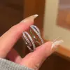 Aretes cúbicos de zirconia de doble capa irregulares, un diseño lujoso y elegante para mujer, versátiles y adecuados para el uso diario, un accesorio de oreja de moda