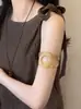 Pulseras Doradas Vintage en Capas, Pulseras de Verano de Lujo Ligero Estilo de Gama Alta, Joyería de Mano Vintage de Nicho al por Mayor