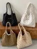 Bolsa Transfronteiriça de Veludo com Bolinhas de Uma Alça Feminina Grande Capacidade Bolsa Tote para o Dia a Dia Bolsa Simples Versátil Leve Bolsa de Ombro Feminina
