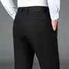 Calças Casuais Pretas Novas para Homem Primavera e Outono 2025, Corte Reto, Anti-Amassado, Não Precisa Passar, Elasticidade em Quatro Direções, Calças Sociais, Simples e Confortáveis